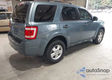 2010 Ford Escape Xls z USA, uszkodzony, nr VIN 1FMCU0C75AKB52349